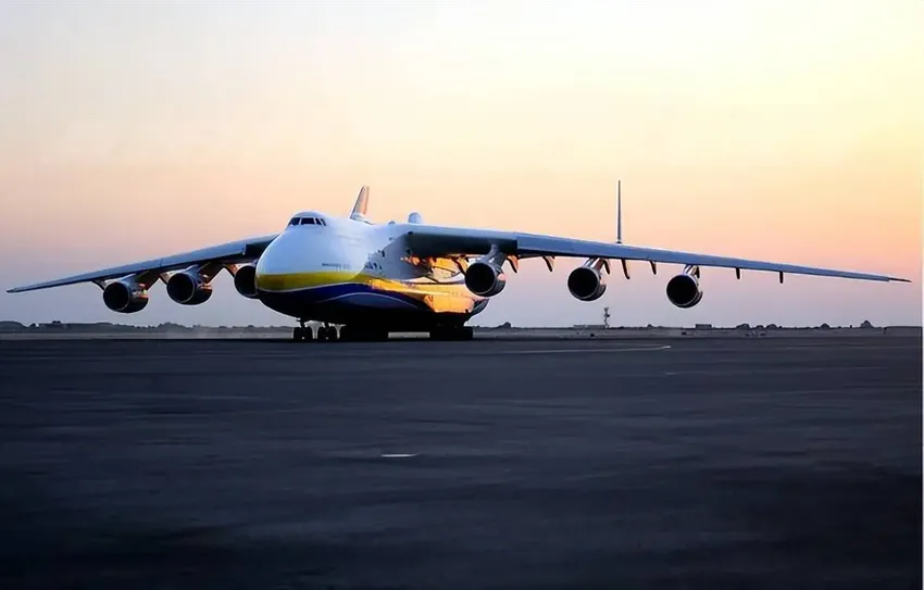 世界最大飞机起飞重量达640吨，速度达到0.7马赫，机身长84米
