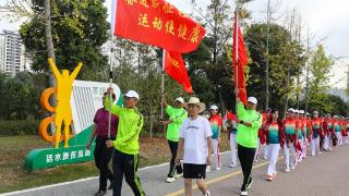 江西广昌：重阳登高 共赏秋色