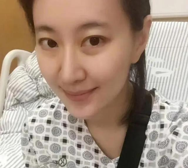 曝胡歌砸断王乐君锁骨，女方晒疤体内打七根钢钉，男方发文引热议