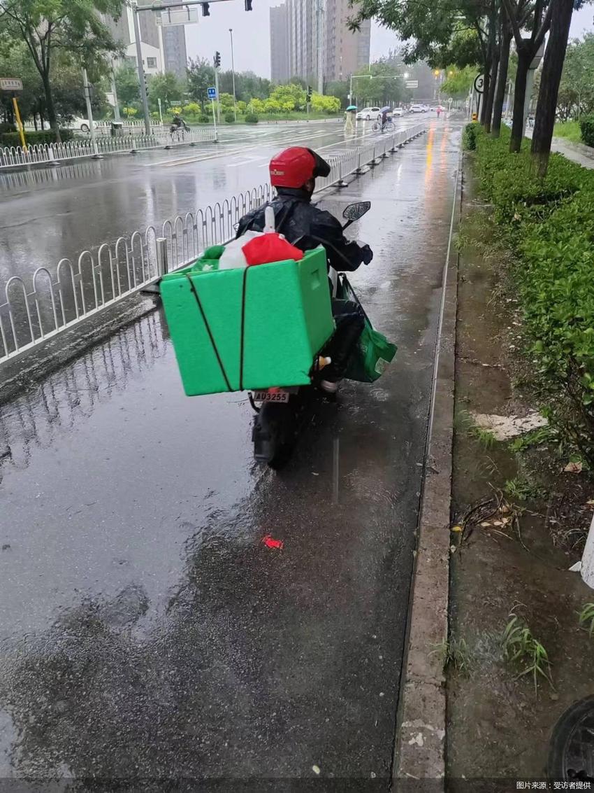 提前3小时发车，骑手增300名，人均送单量涨20% 暴雨之下北京电商全力履约