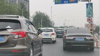 北京“交替通行”设置六年，司机强行加塞