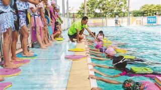 海口多所学校游泳池向学生定时免费开放