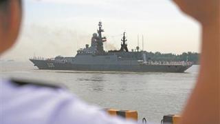 俄罗斯海军舰艇编队结束访问离开上海