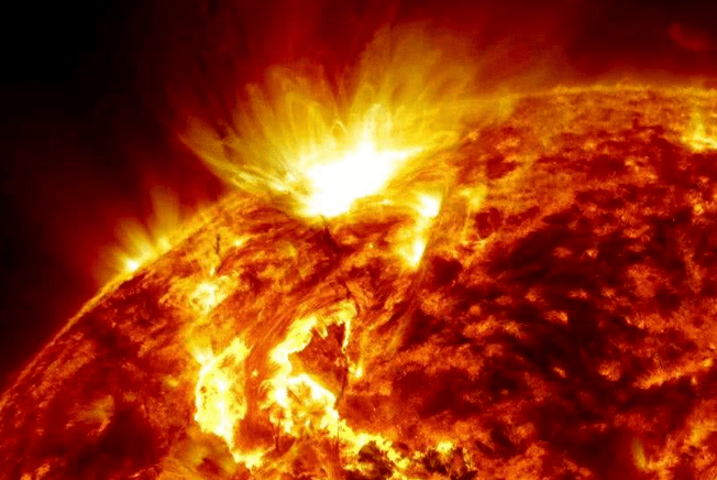 假如我们地球再次的靠近太阳，仅10厘米会发生什么？科学家：我们不见了！