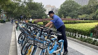南京每天2200名城管人员坚守国庆执法保障一线