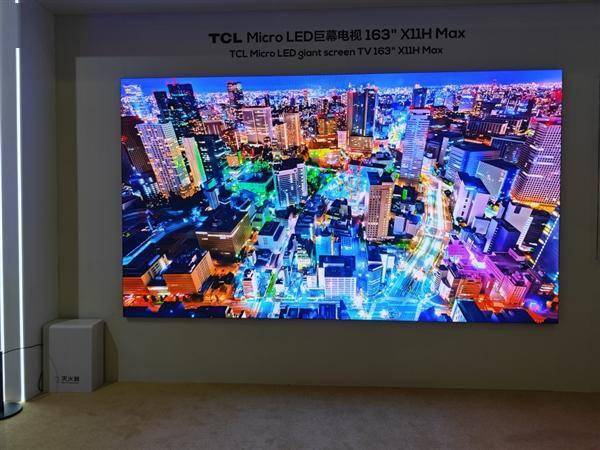 TCL 163英寸超大巨幕电视亮相AWE 2024：80万元的电视感受下