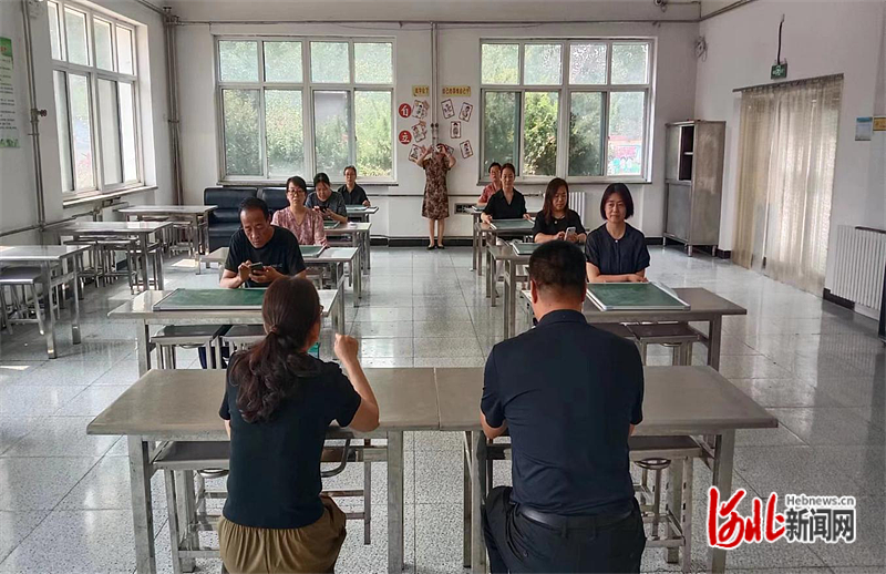定兴县特殊教育中心举行教师粉笔字书写比赛