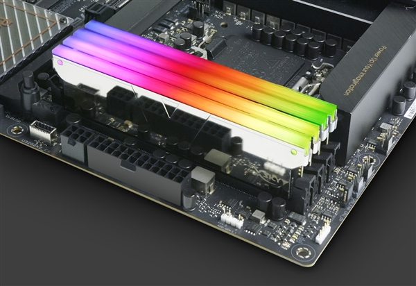 全何发布超低时序DDR5内存：频率5800MHz