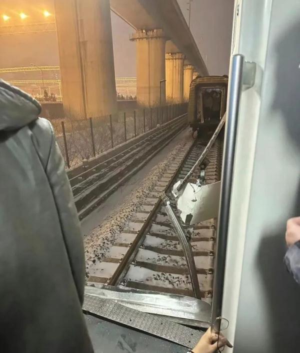 北京地铁昌平线列车临时停车、部分列车延误事故致歉