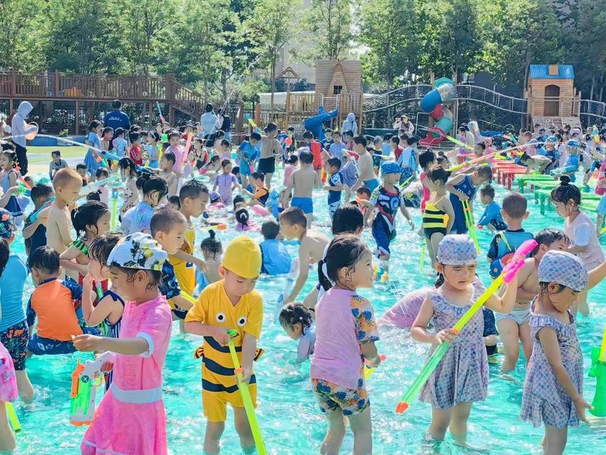 东营市东营区蓝天幼儿园开展“缤纷水世界”主题活动