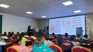 新疆和静第三小学开展骨干教师示范课活动