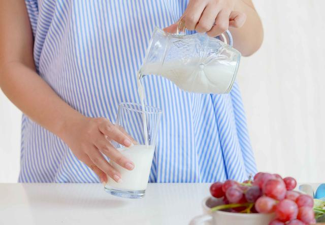 喝牛奶乳糖不耐受，可用豆浆代替？两者营养是否有差别？一文分析