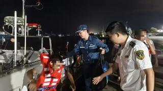 海南一渔船遇险沉没 6名落水渔民被成功救起