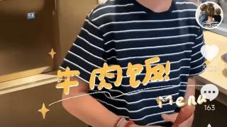 应采儿晒Jasper做饭vlog 打趣感慨“为娘晚餐有着落了”