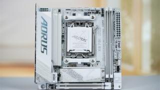 首款真全白ITX小板！技嘉X870I AORUS PRO ICE迷你冰雕评测：性能强悍 不逊顶级大板