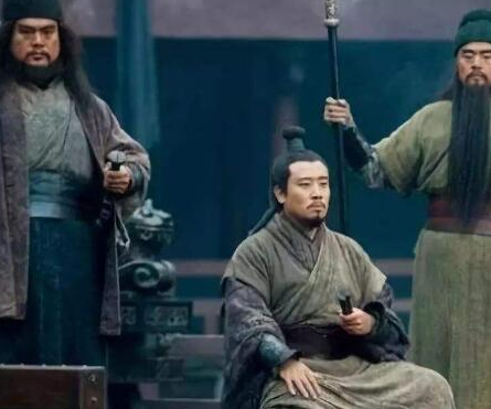 曹操忌惮刘备，为什么开始时不杀掉他?他在顾忌什么