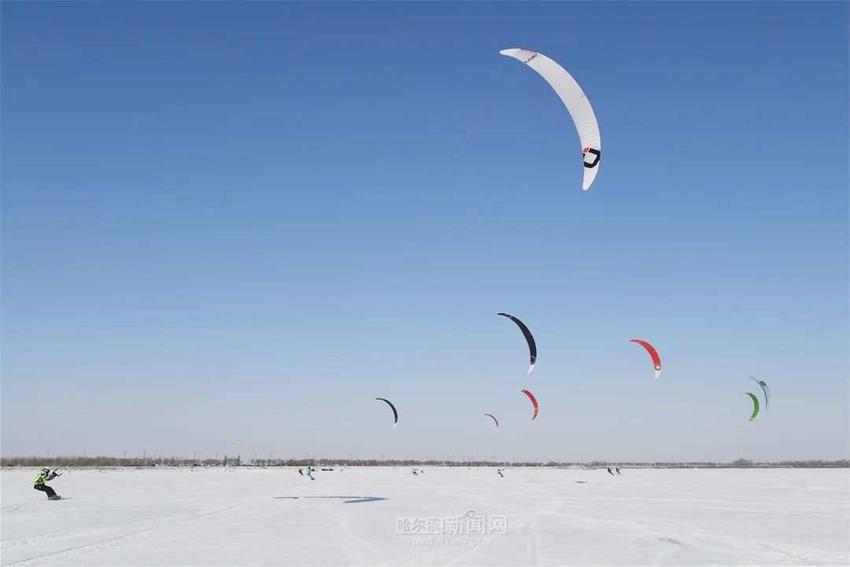 松花江上彩翼飞｜哈尔滨市第六届伞翼滑雪邀请赛开赛