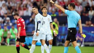 欧洲杯格鲁吉亚爆冷2-0葡萄牙出线，C罗抱怨裁判吃黄牌