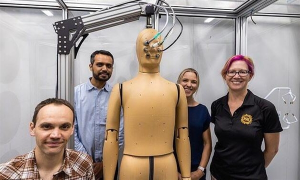 美国推出会呼吸会出汗机器人：全身35个独立感应区