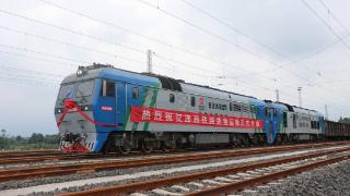 连燕铁路首趟跨线货物列车今日开通管外货运输