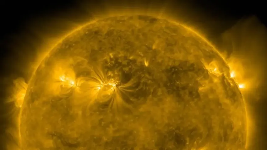 太阳核心是固体的吗？什么物体在1500万℃高温下，仍然不会熔化？