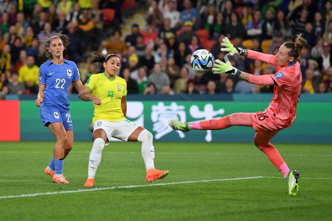 49378人观战！法国女足83分钟绝杀2-1迎首胜，巴西让出榜首