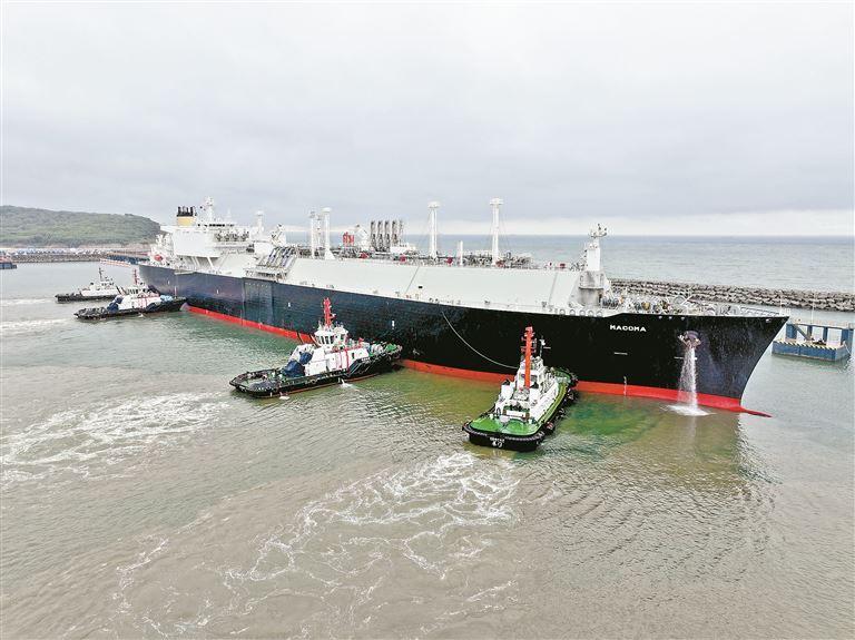 “海上超级冷库”靠泊 厦门港迎来首艘LNG运输船