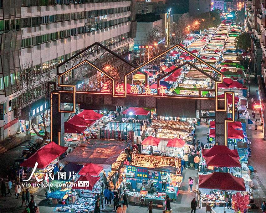 浙江义乌：夜市人气旺