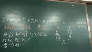 女老师晒出“幼态字体”，自以为很可爱，家长拍桌了：你专业吗