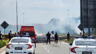现场曝光！马来西亚一飞机坠毁已致10人死亡，遇难者中有政客
