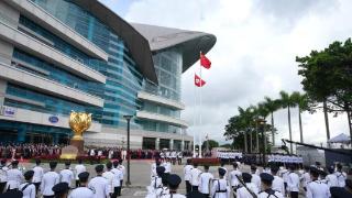 （镜观中国·新华社国内新闻照片一周精选）（3）香港举行升旗仪式庆祝回归祖国26周年