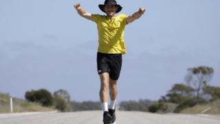 39天奔跑3856公里！39岁工程师打破横穿澳大利亚纪录