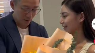 汪小菲Mandy 公开结婚后首现身北京机场，新婚妻子略显娇羞！