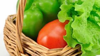 常见的四种毒素最强的蔬菜，伤肝一个比一个狠，很多人可能正在吃