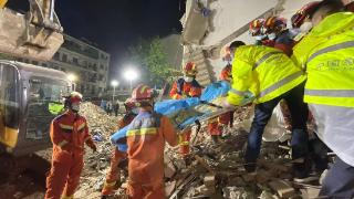 安徽铜陵郊区大通镇居民楼坍塌事故现场发现一名失联人员