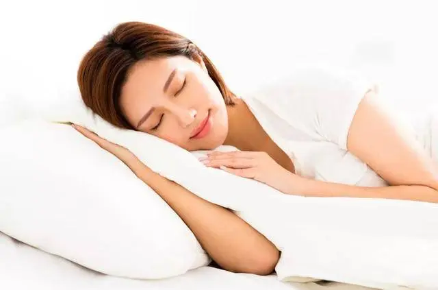 睡前用艾叶泡脚，坚持一段时间，或能改善4类问题