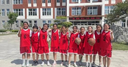 淄博市博山区四十亩地小学男女篮球队勇创佳绩