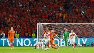 荷兰激情拯救欧洲杯，球迷渴望淘汰英格兰终结功利足球时代