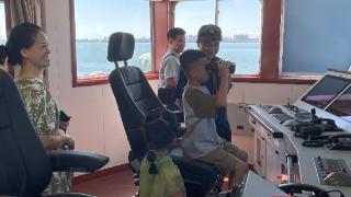 海南海事部门举办“中国航海日”系列活动 海巡船向公众开放参观