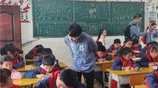 彼邑公益行-带着AI绘画课堂来到贵州山区以麦小学