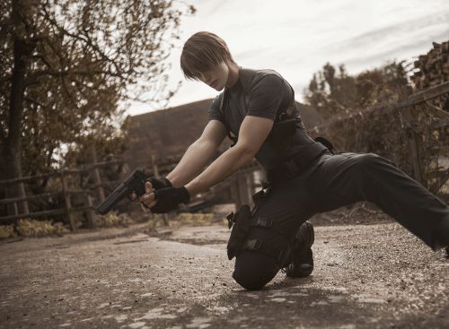 背地里玩挺大 男COSER穿艾达王经典服装身材妖娆